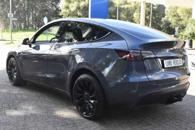 Tesla Model Y (2022) thumbnail 3
