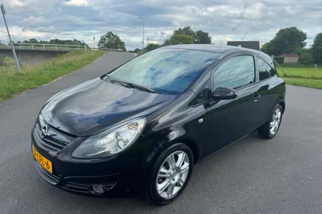 Opel Corsa (2010) thumbnail 3