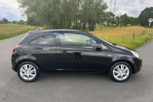 Opel Corsa (2010) thumbnail 4