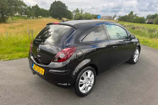 Opel Corsa (2010) thumbnail 6