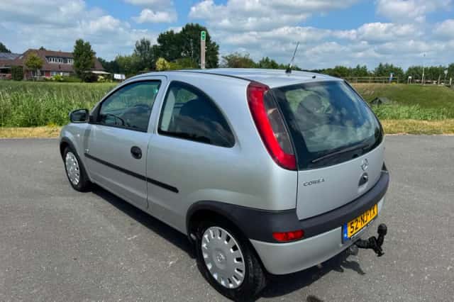 Opel Corsa (2003) thumbnail 2