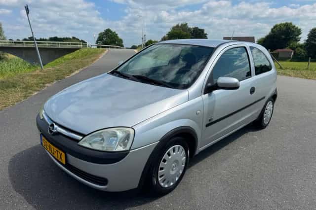 Opel Corsa (2003) thumbnail 3