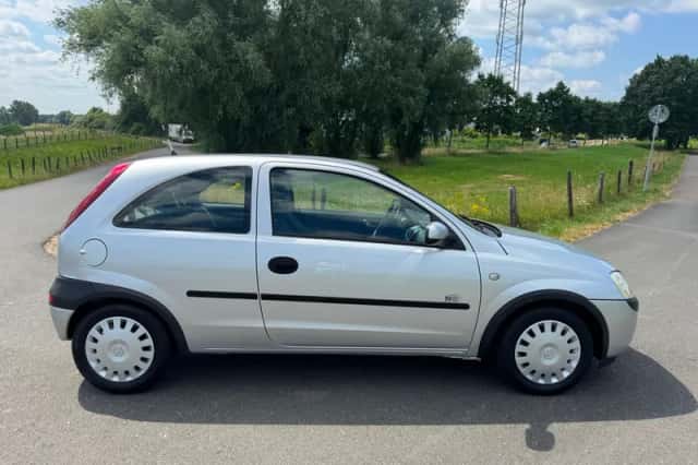 Opel Corsa (2003) thumbnail 4