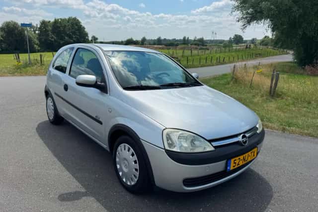 Opel Corsa (2003) thumbnail 5