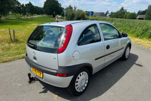 Opel Corsa (2003) thumbnail 6