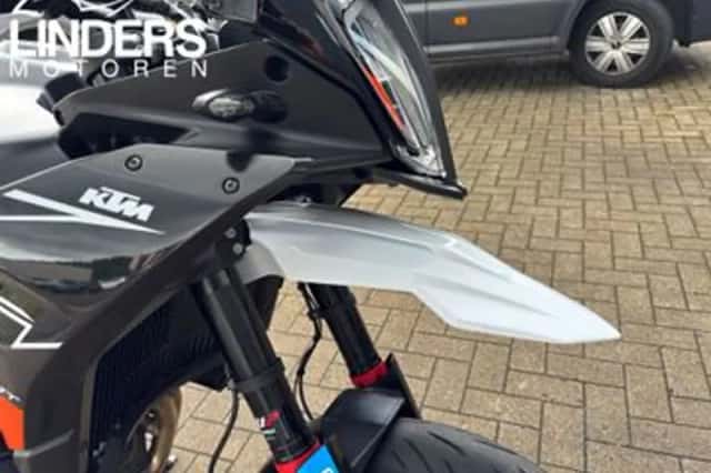 KTM 890 (2023) thumbnail 2