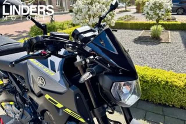 YAMAHA MT09 (2016) thumbnail 2
