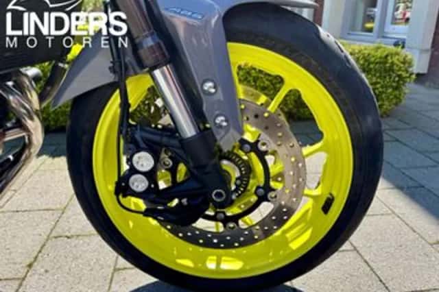 YAMAHA MT09 (2016) thumbnail 3