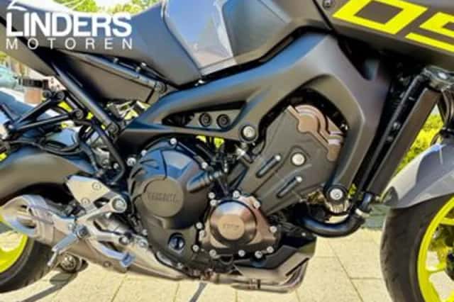 YAMAHA MT09 (2016) thumbnail 4