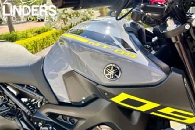 YAMAHA MT09 (2016) thumbnail 5