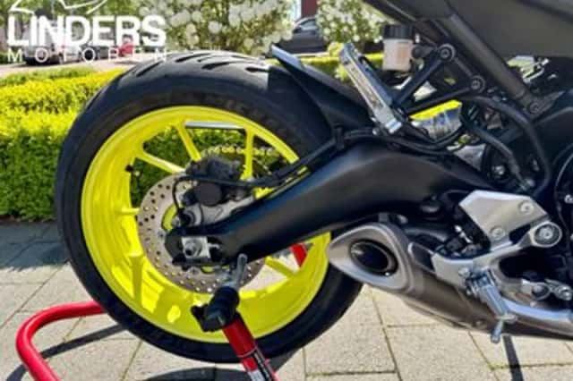 YAMAHA MT09 (2016) thumbnail 6