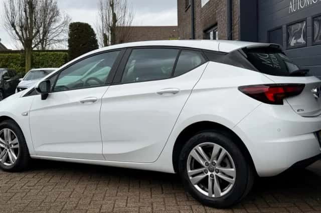 Opel Astra (2021) thumbnail 3