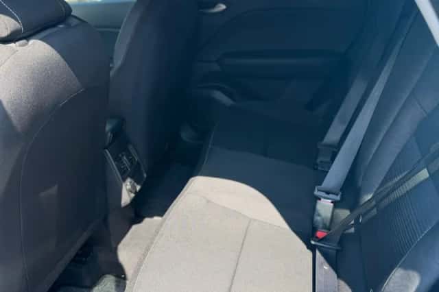 Renault Captur (2021) thumbnail 5