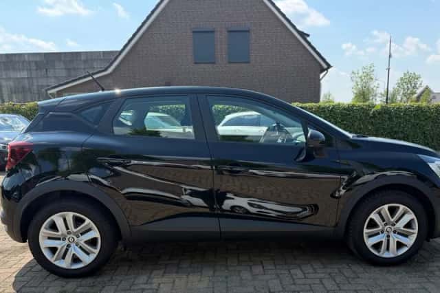 Renault Captur (2023) thumbnail 4