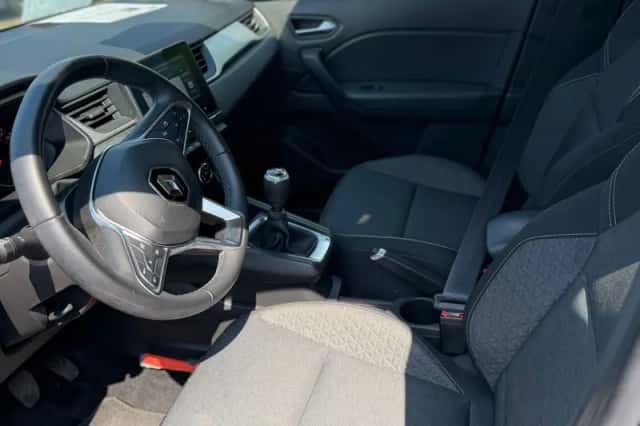 Renault Captur (2023) thumbnail 6