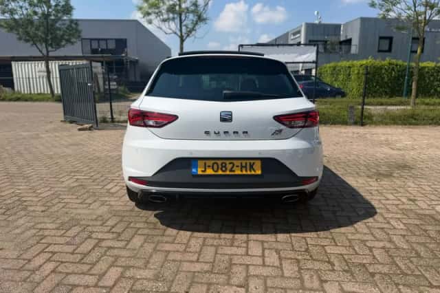 SEAT Leon (2015) thumbnail 2
