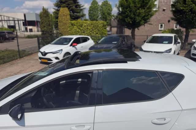 SEAT Leon (2015) thumbnail 5