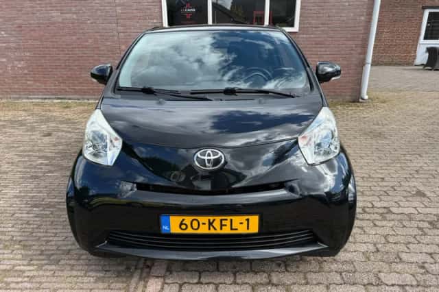 Toyota IQ (2009) thumbnail 2