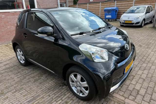 Toyota IQ (2009) thumbnail 3