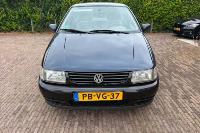 Volkswagen Polo (1996) thumbnail 2