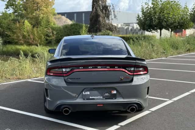 Dodge Charger (2017) thumbnail 2