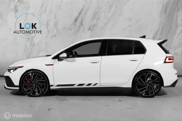 Volkswagen Golf (2021) thumbnail 2