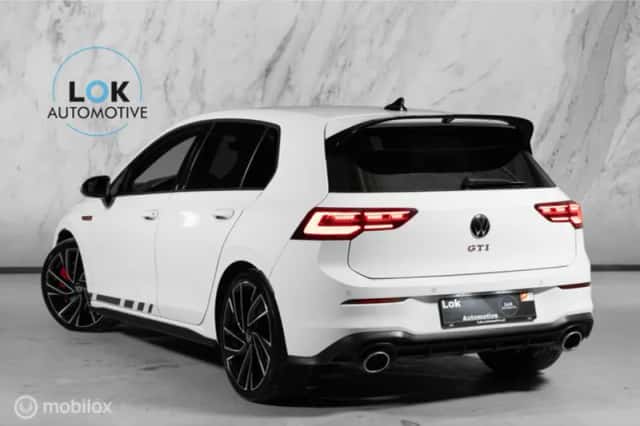 Volkswagen Golf (2021) thumbnail 3