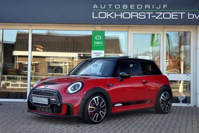 MINI Cooper (2023) thumbnail 2