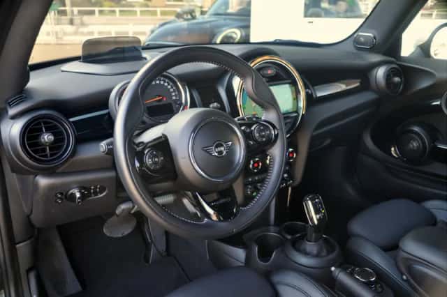 MINI Cooper (2019) thumbnail 3