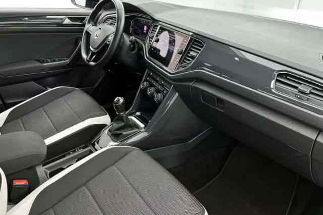 Volkswagen T-Roc (2020) thumbnail 6