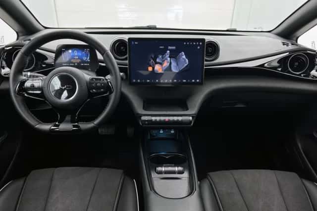BYD Dolphin (2025) thumbnail 4