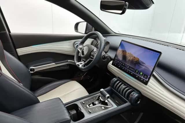 BYD ATTO_3 (2023) thumbnail 6
