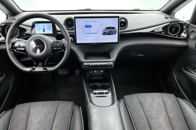 BYD Dolphin (2024) thumbnail 4