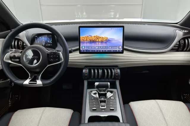 BYD ATTO_3 (2025) thumbnail 5