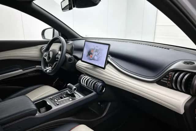 BYD ATTO_3 (2024) thumbnail 6