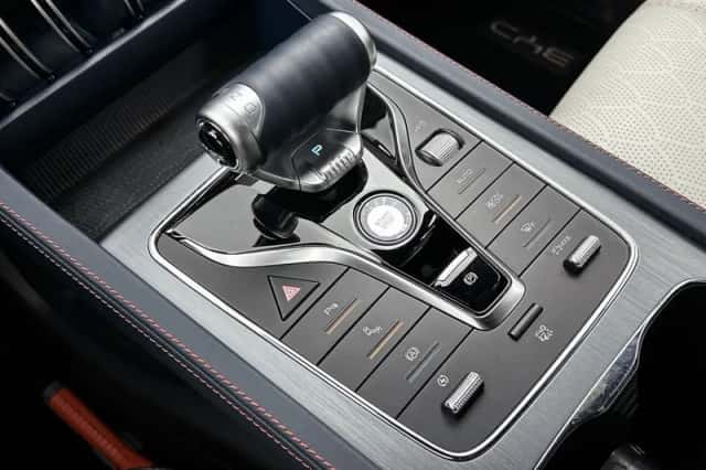 BYD ATTO_3 (2024) thumbnail 10