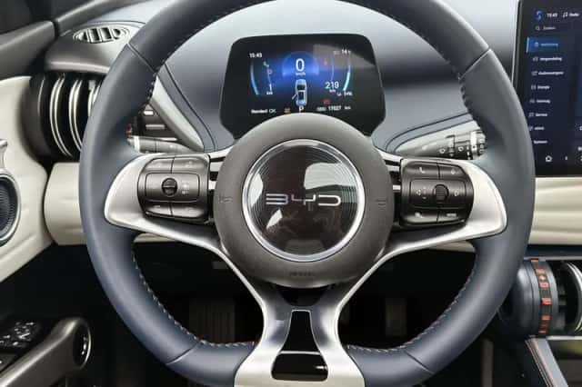 BYD ATTO_3 (2025) thumbnail 19