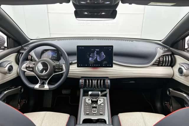 BYD ATTO_3 (2025) thumbnail 5