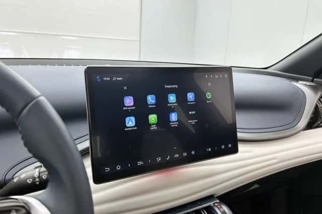 BYD ATTO_3 (2025) thumbnail 8