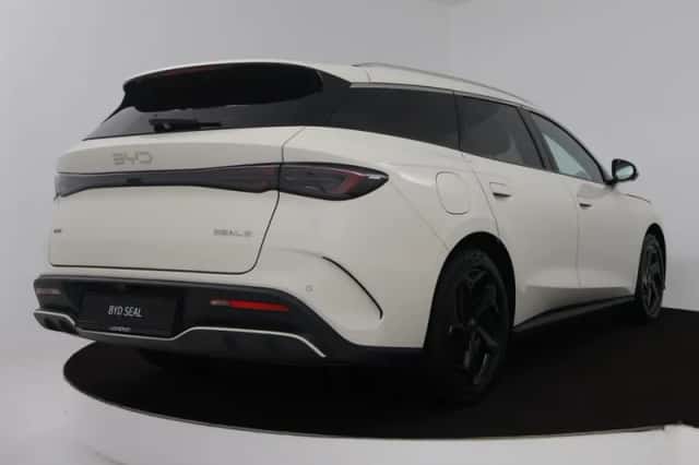 BYD Seal (2026) thumbnail 2