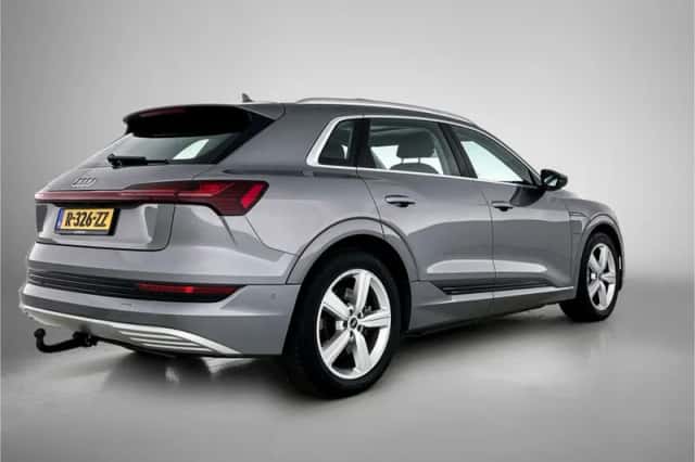 Audi e-tron (2022) thumbnail 2