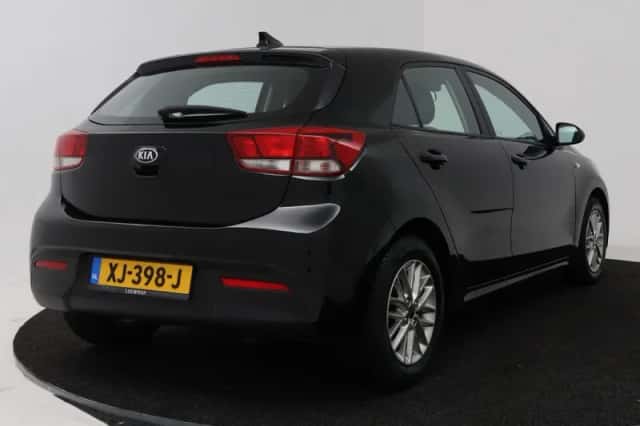 Kia Rio (2019) thumbnail 2