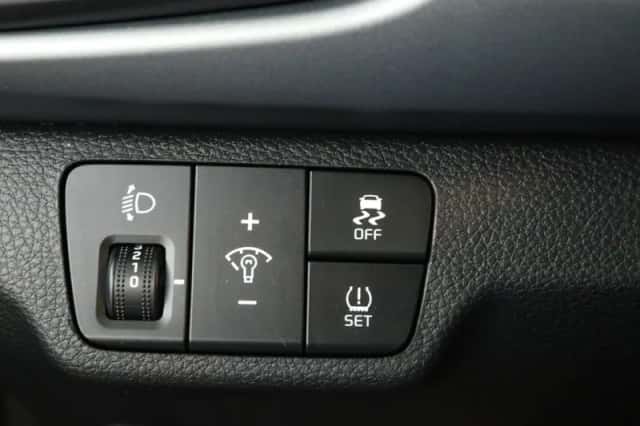 Kia Rio (2019) thumbnail 6