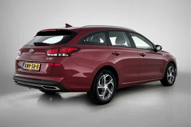 Hyundai i30 (2023) thumbnail 2