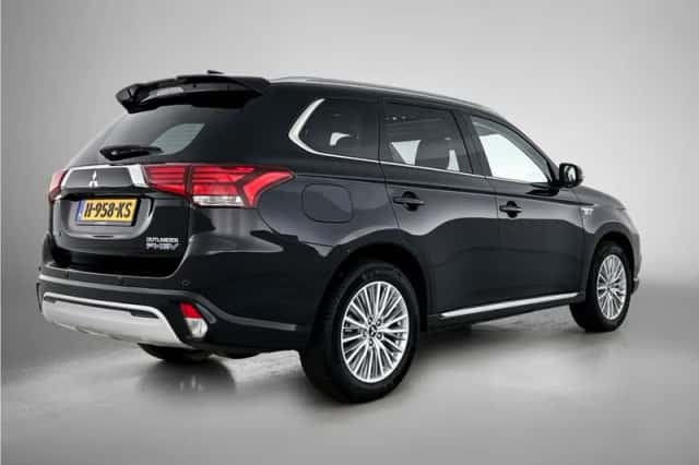 Mitsubishi Outlander (2020) thumbnail 2