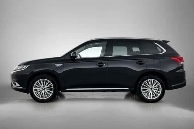 Mitsubishi Outlander (2020) thumbnail 3