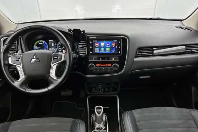 Mitsubishi Outlander (2020) thumbnail 5