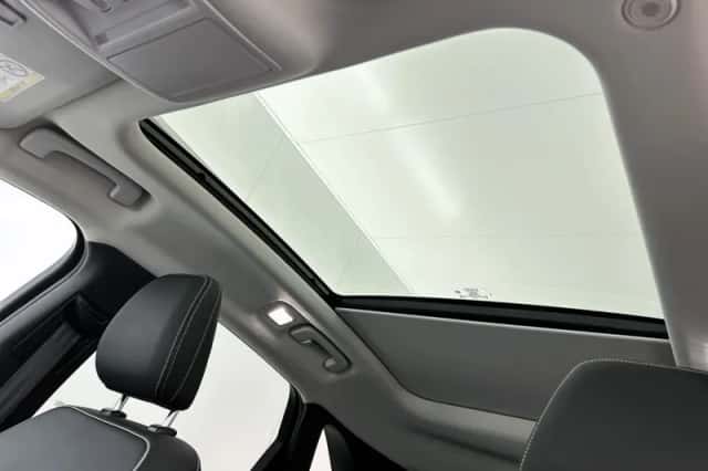 Ford Kuga (2021) thumbnail 4