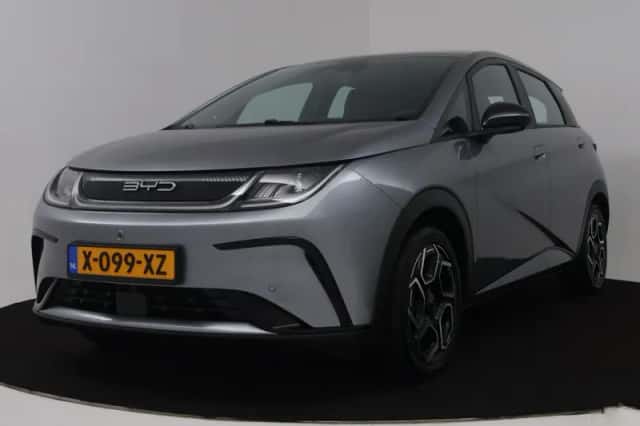 BYD Dolphin (2024) thumbnail 1
