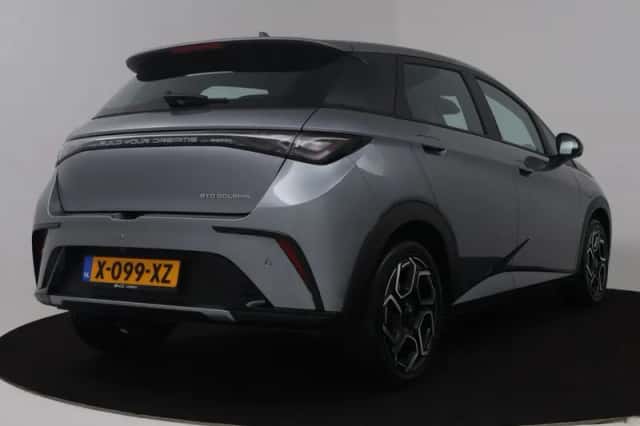 BYD Dolphin (2024) thumbnail 2